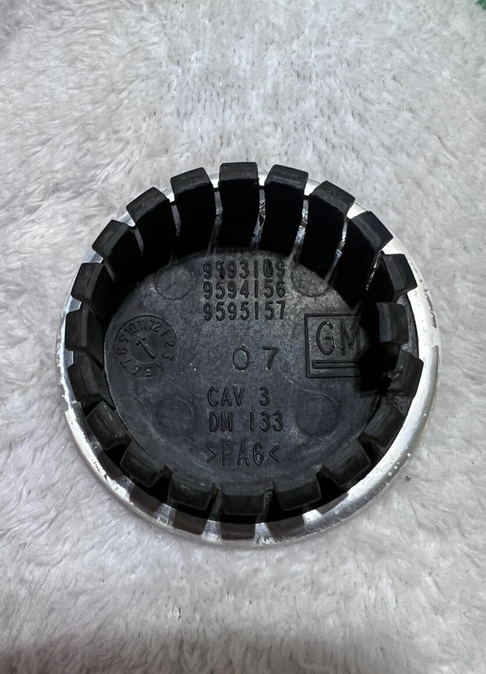 Tapa central de rueda Saturn Aura Outlook Ion OEM mecanizada 9593169 2 5/16" pulgadas Foto 2 de 2