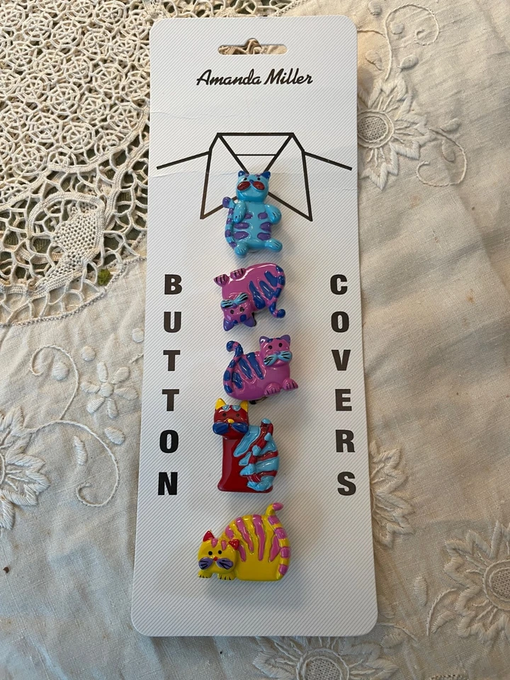 "Cat Lovers" Amanda Miller "Colorful Cat Shirt Button Covers " 5 New On Card USA - Image 2 of 4