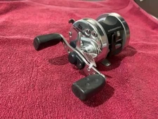 ABU GARCIA AMBASSADOR 5500S BAITCASTING REEL 5.1:1 GEAR RATIO GOOD CONDITION