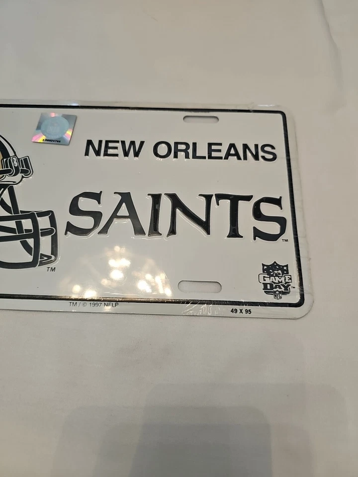 Placa de licencia de metal vintage de los New Orleans Saints 1997 con licencia de la NFL nueva en envoltura Foto 3 de 4