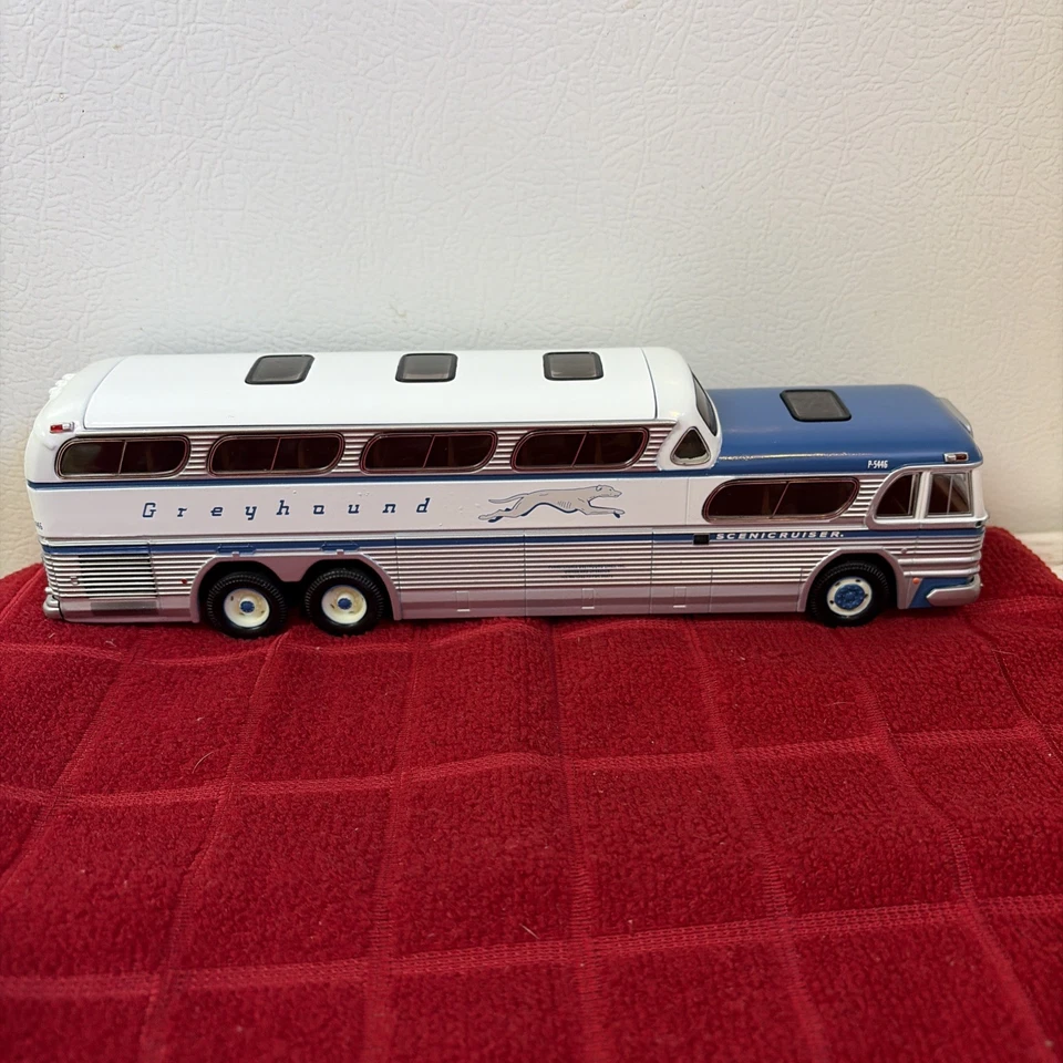 Corgi #US54405 GM4501 Greyhound Scenicruiser Pittsburgh 1:50 Diecast NIB #73 - Image 3 of 4