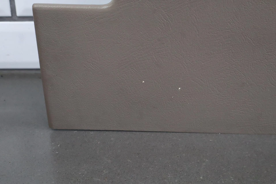 Compartimento de guantera 95-99 Chevy GMC Suburban OEM (52D neutro) Foto 4 de 4