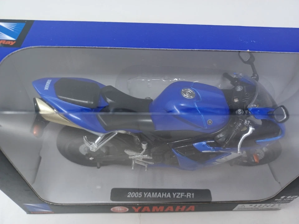 New Ray Yamaha YZR-R1 (2005) on blue 1:12 diecast - Image 4 of 4