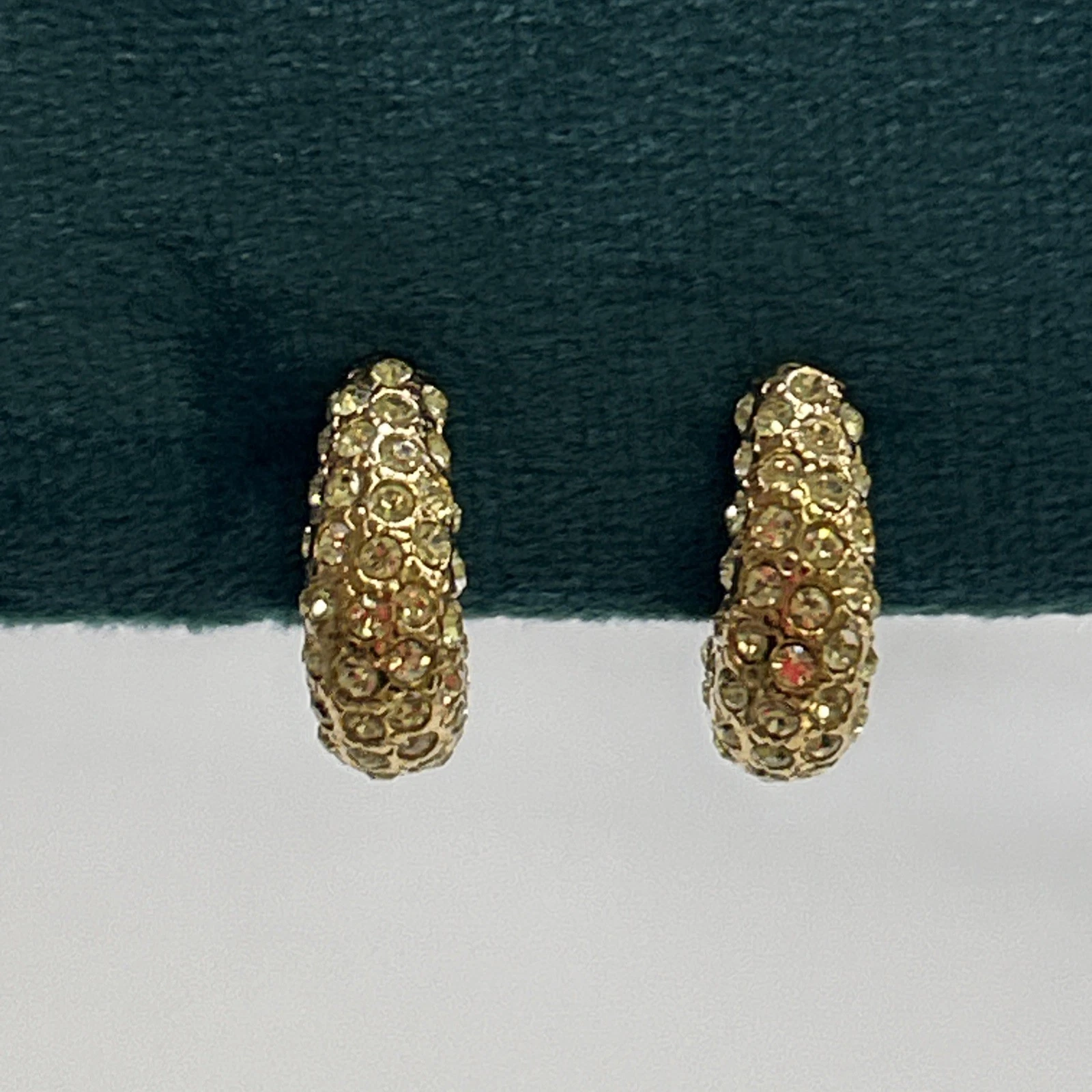 Boucle D’oreille vintage fantaisie Doré  Et Strass Blanc  Clips