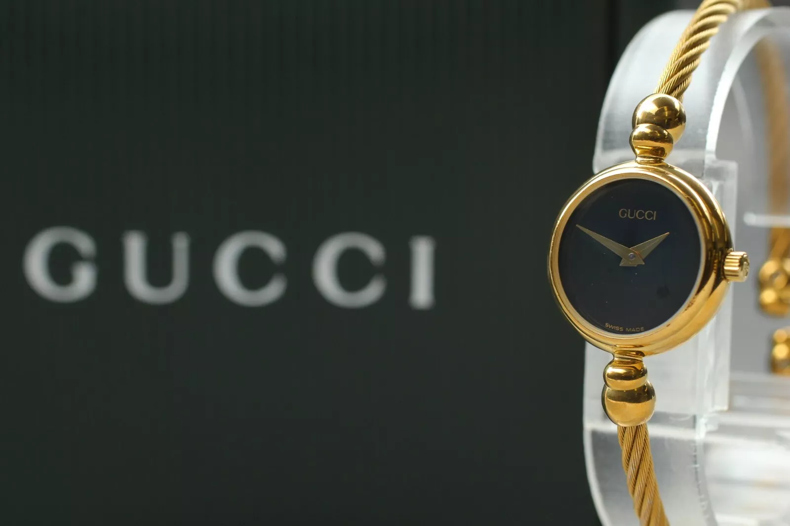 *Presque comme neuve+++* montre femme vintage GUCCI 2700.2.L cadran noir bracelet quartz