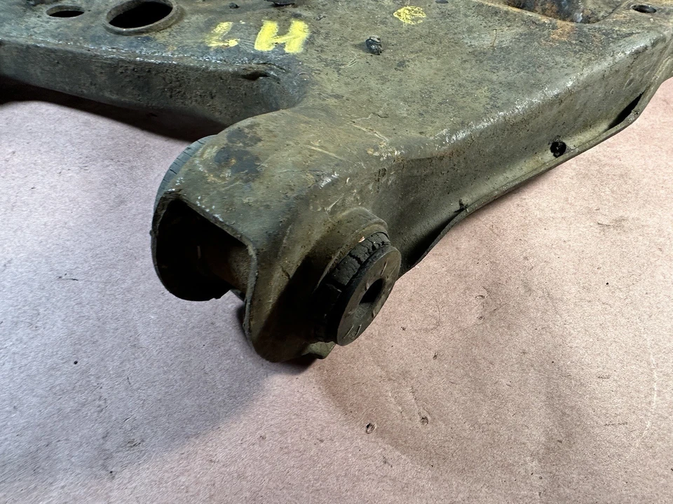 Chevrolet Camaro 1996 brazo de control inferior del conductor delantero izquierdo Foto 3 de 4