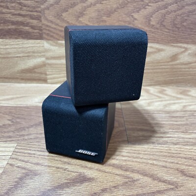 Lot Enceintes Bose Lifestyle : 2 Cube Swivel Noir + 2 Line Cube Rouge - Occasion