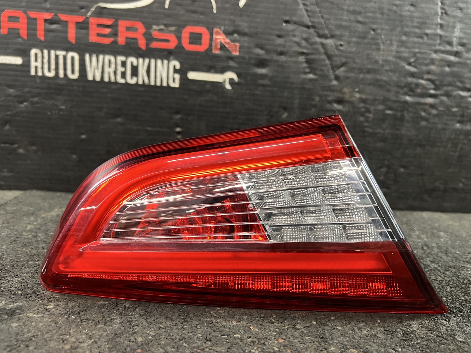 14-17 MASERATI GHIBLI DRIVER LEFT TRUNK MOUNTED BRAKE STOP TAIL LIGHT LAMP