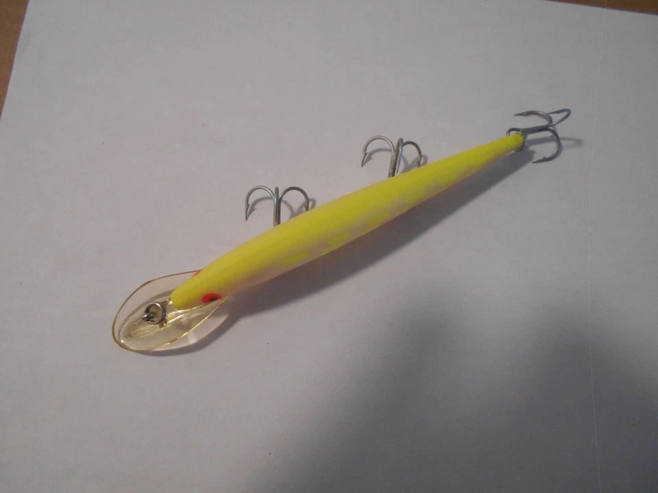 Vintage Rebel Fastrac FT/30-- 5 1/2"  Glow  Lot # 6 - Image 3 of 4