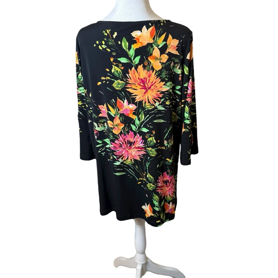Top Susan Graver Negro Floral Tejido Líquido Grande Oficina Informal Tropical Flor Foto 4 de 4