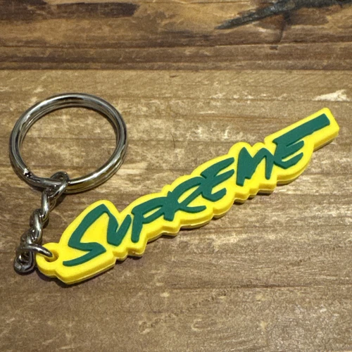 Porte clés Supreme Futura Logo jaune et vert FW20