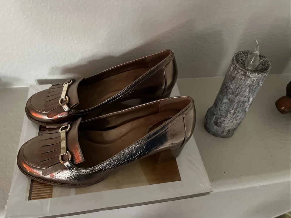 Zapatos mocasines Giani Bernini para mujer Seraa punta cerrada dorados metálicos talla 8,5 M Foto 3 de 4