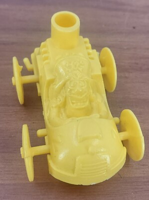 VINTAGE 1970s TOY CAP'N CRUNCH BALLOON CAR - Yellow Cereal Captain