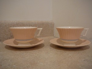 S20-VINTAGE-SET-OF-2-LENOX-PORCELAIN-CHINA-JOAN-PATTERN-CUP-TEACUP-SAUCER