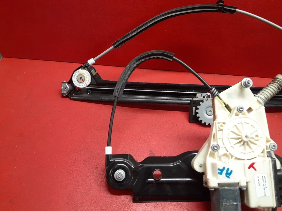 2010-2017 BMW 535i GT Window Regulator W/ Motor Assembly Front Right 51337197920 - Image 2 of 4