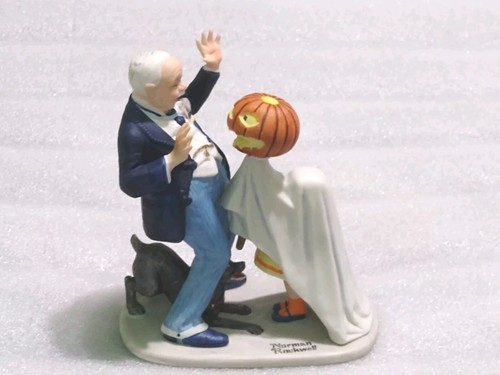 The 12 Norman Rockwell Porcelain Figurine TRICK OR TREAT Danbury Mint 1980 N Box - Picture 8 of 12