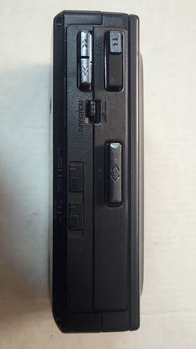 VINTAGE AIWA HS-T65 WALKMAN FM/AM LETTORE CASSETTE STEREO PARTI/RIPARAZIONE B1.10 - Foto 4 di 5