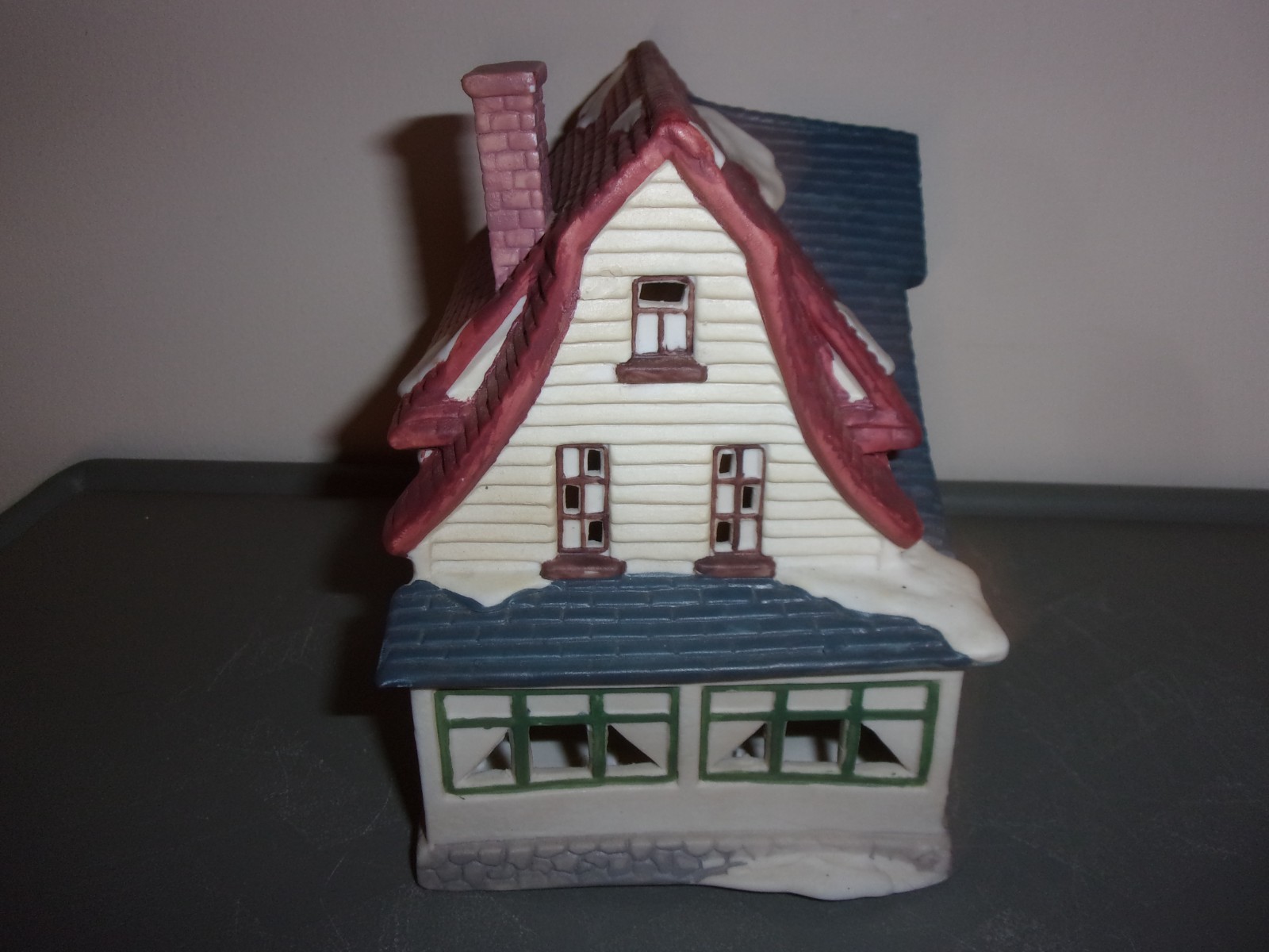 FABRI CENTERS AMERICA HOME  HOLIDAY CHRISTMAS VILLAGE HOUSE