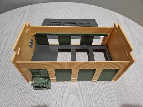 HO Scale Tyco Faller Walthers Truck Repair Shop Built - Picture 3 of 4