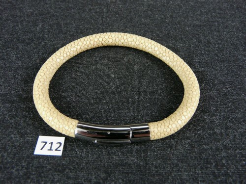712) Bracciale in pelle di razze con chiusura a leva in acciaio inox / Stingray Leather - Foto 4 di 6