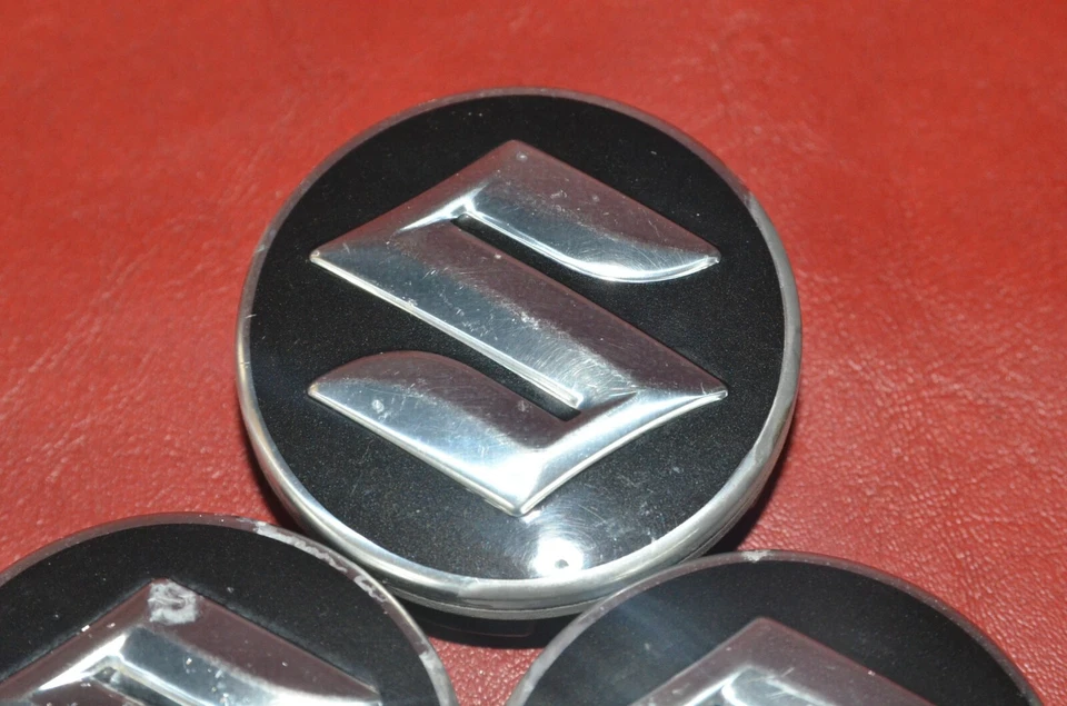 2004-2006 Suzuki Forenza Reno Center Caps 96452329 Set of THREE Hubcaps - Image 4 of 4