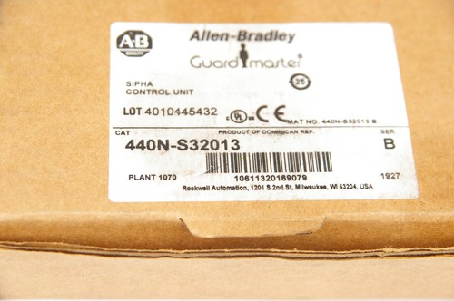 Allen Bradley 440N-S32013 Safety Realy Module - Picture 2 of 7