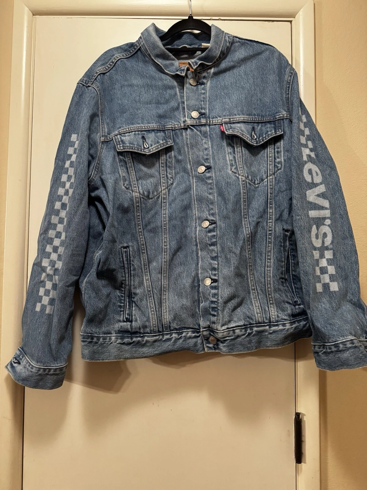 Levi's Trucker Racing Sleeve Logo Jean Jacket Sz XL Denim Medium Wash Men’s