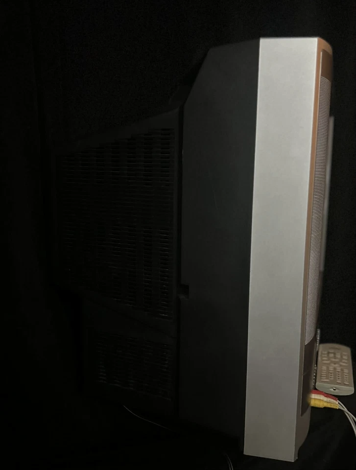 Toshiba 20" MW20FP1 VCR VHS CRT Gaming TV W/ Remote TESTED LOCAL PICKUP - Image 4 of 4