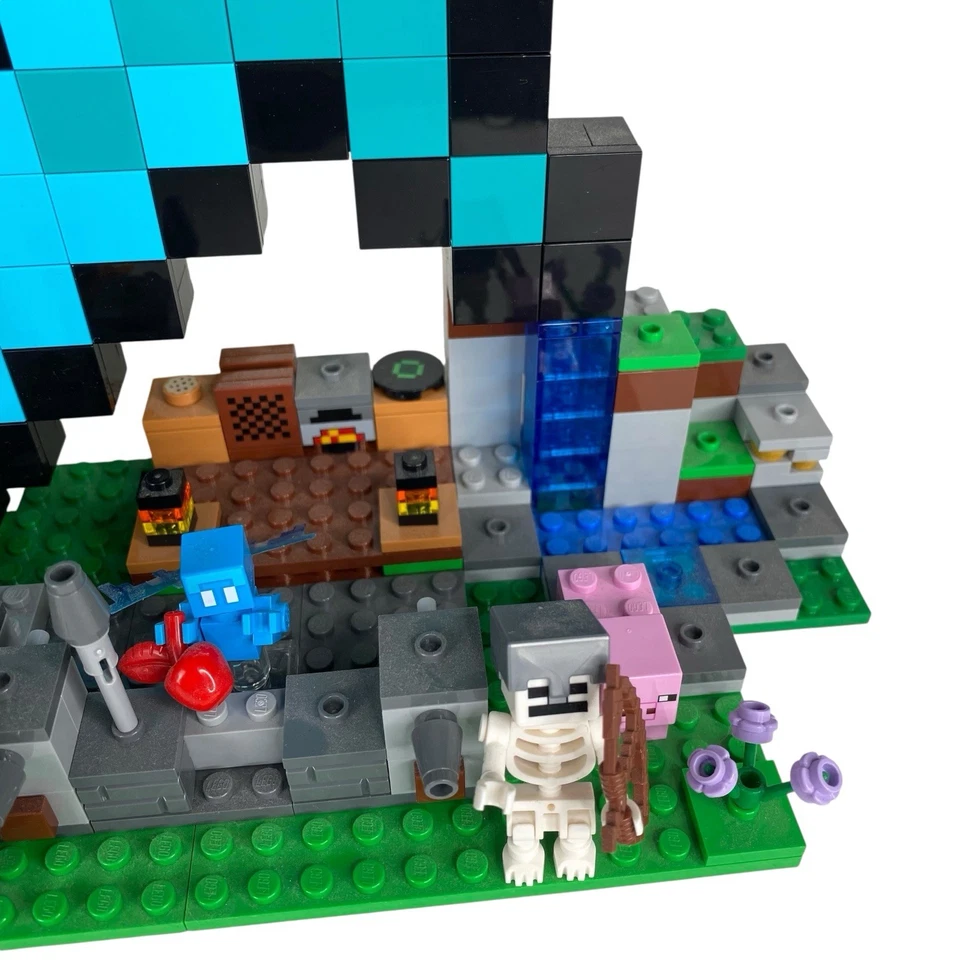LEGO Minecraft: The Sword Outpost 21244 - Image 4 of 4
