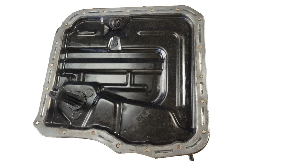 2017 Hyundai Tucson TL 2.0 Diesel Oil sump Pan with oil sensor - Image 2 of 3