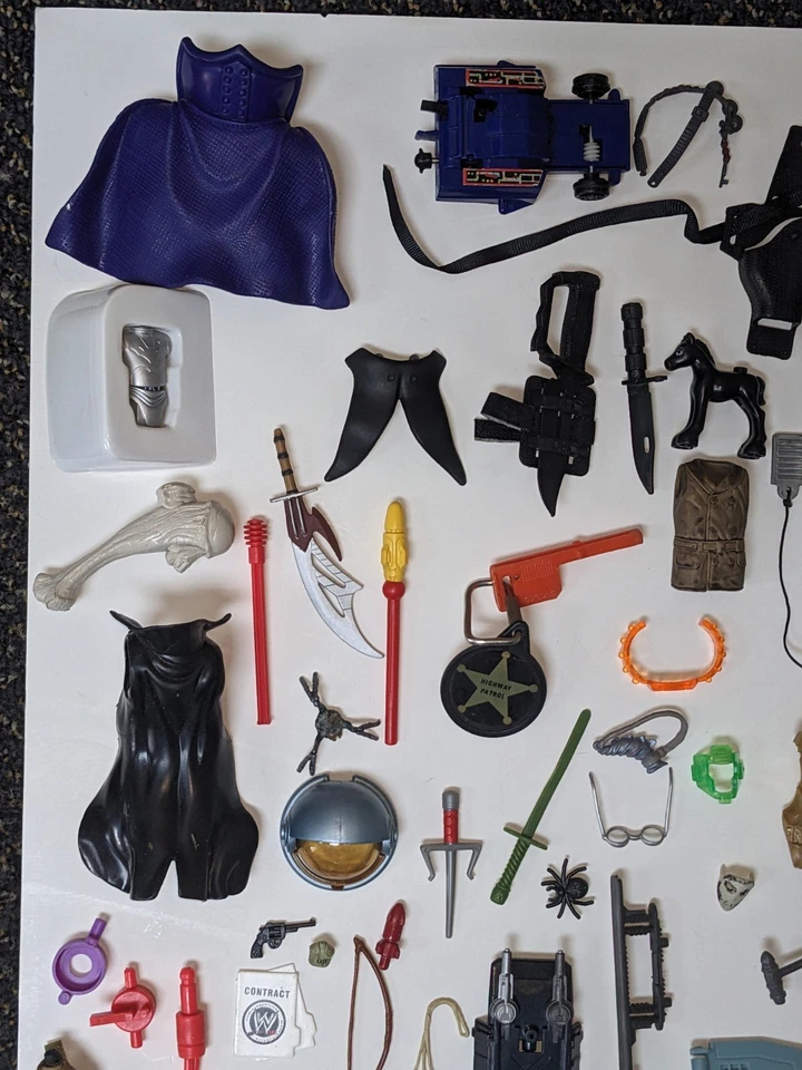 125 Piece Lot of Vintage Acc, Weapons,  Parts Mostly 80s 90s 00s w/Rambo, GI Joe - Image 3 of 4