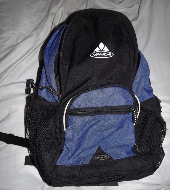 VAUDE SPLASH 25 BACKPACK AEROFLEX HIKING CAMPING BICYCLING PACK HELMET