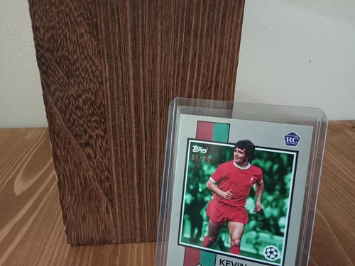 TOPPS LOST ROOKIE 2024 UEFA CHAMPIONS LEAGUE PARALLEL LIVERPOOL KEV KEEGAN 07/99 - Foto 3 di 3