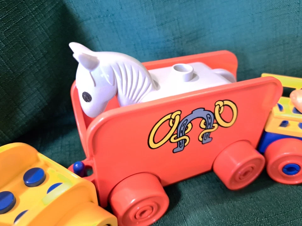 Lego Duplo Yellow/Red/Blue VINTAGE CAR & TRAILER Horseshoe Ranch Horse Pig - Image 3 of 4