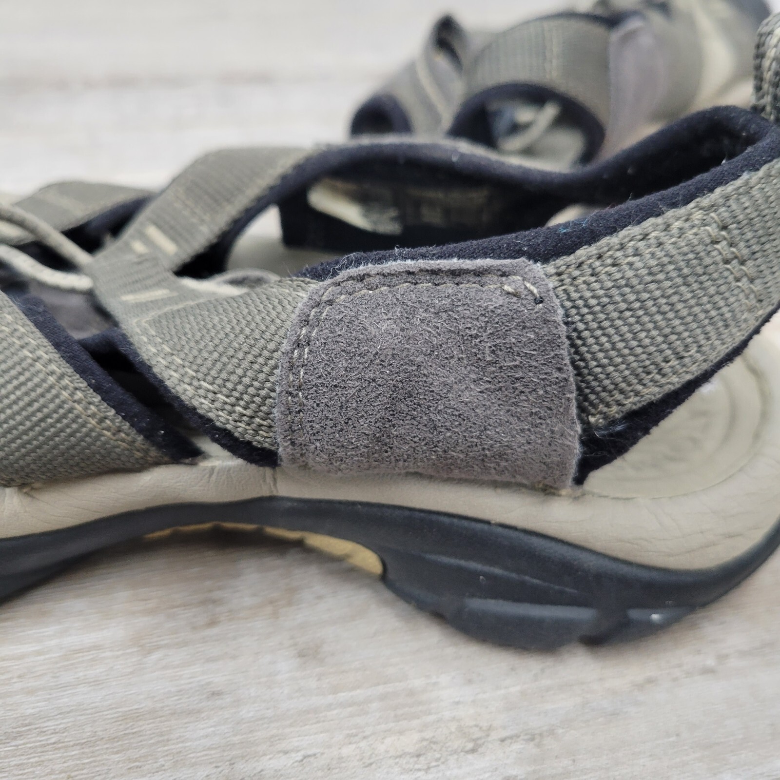 Sandali da trekking impermeabili da donna marroni KEEN taglia 7 5