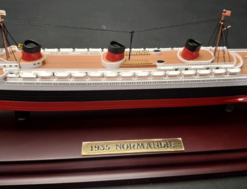 1935 Normandie kleines Boot, Schiffsmodell in Plexiglasbox 12" gute Details - Bild 22 von 24