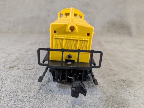 Lionel Postwar 645 Union Pacific Diesel Switcher Locomotive - Picture 8 of 20