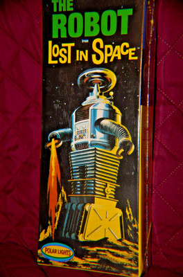 Lost In Space: Robbie The Robot Polar Lights Model Kit #5030 1997 Brand New!