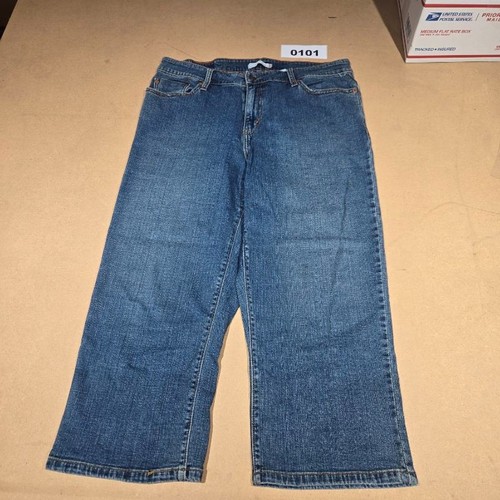 ITEM# 0101 LEVIS 515 CAPRI JEANS SIZE 16