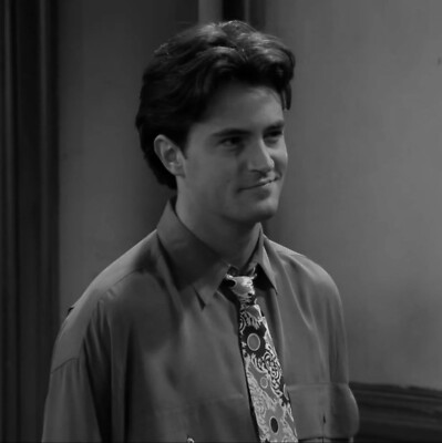FRIENDS MATTHEW PERRY 8X10 Photo