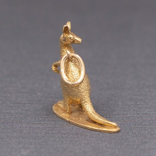 Entzückendes australisches Känguru mit Joey Charm in 9k Gelbgold - Bild 7 von 8