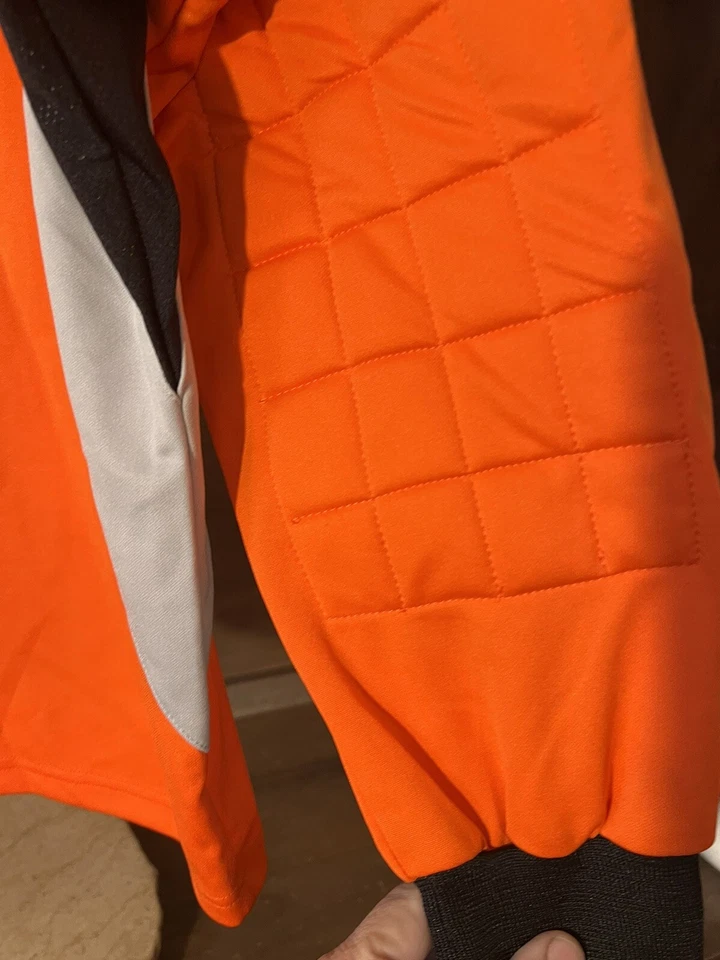 CAMISA DE COMPRESIÓN REUSCH ADULTO BRAZOS ACOLCHADOS TALLA PEQUEÑA NARANJA GRIS NEGRO USADA EN EXCELENTE ESTADO Foto 3 de 4