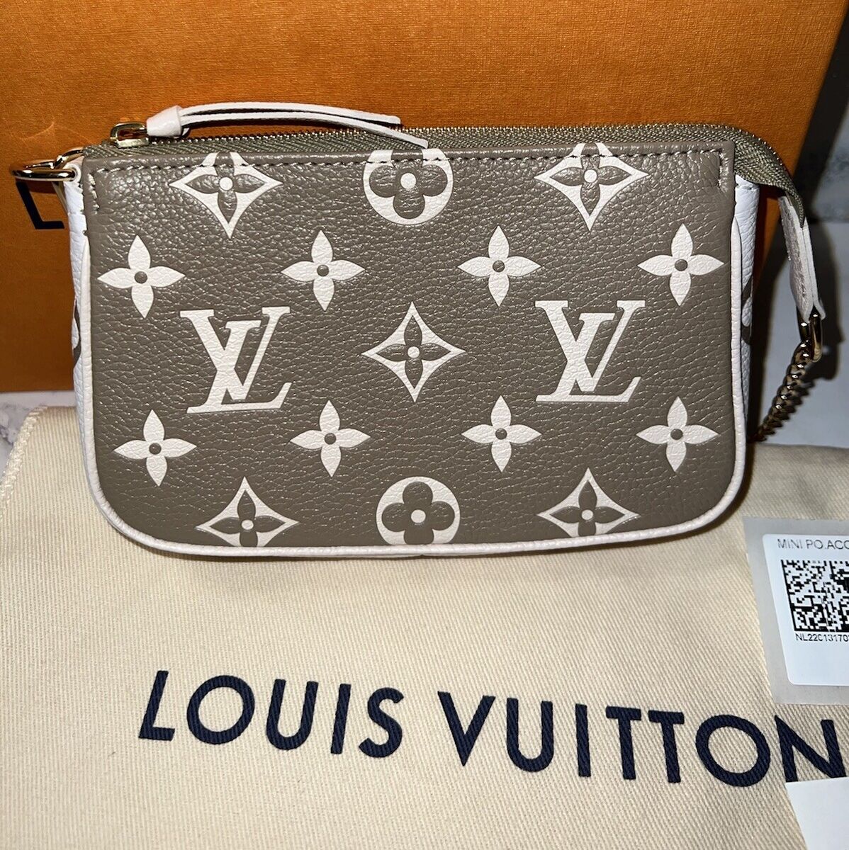 Louis Vuitton Sunset Pochette New Khaki Beige Cream Louis Vuitton Sunset Pochette New Khaki Beige Cream