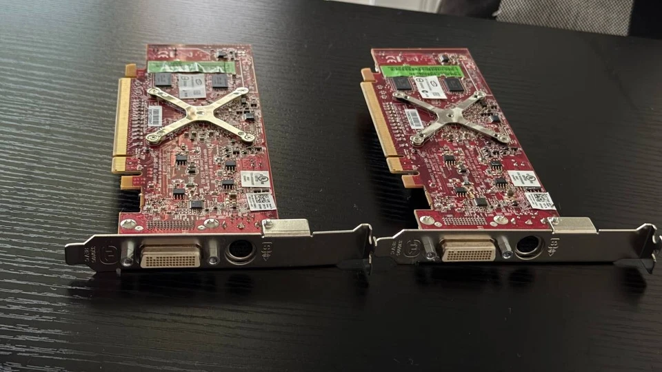 2 tarjetas gráficas ATI Radeon HD 2400 PRO 256 MB DDR2 PCIe x16 Foto 4 de 4