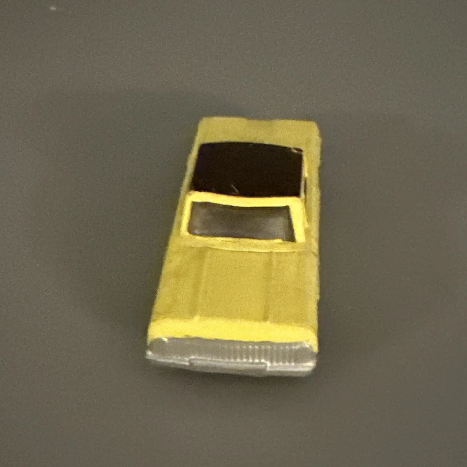 1960s BACHMANN-  HO scale Cars - Luxury Sedan Yellow - Image 2 of 4
