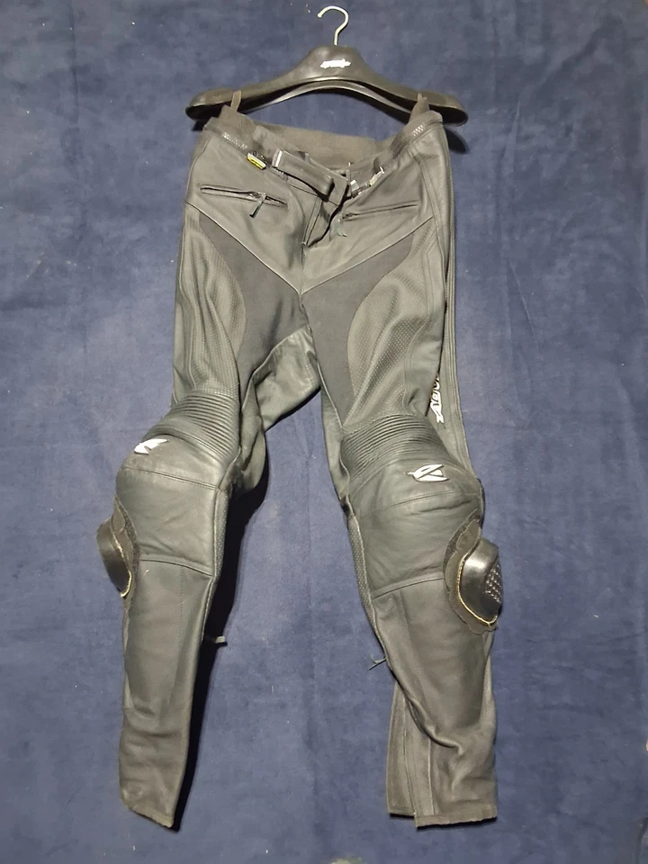 Pantalones de chándal AGV SPORT de cuero para motocicleta con deslizadores de rodilla talla 36 Foto 2 de 4