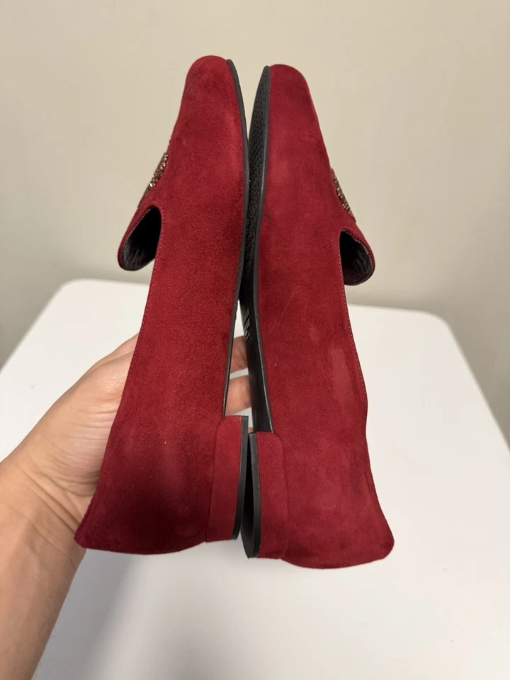 Mocassim Stuart Weitzman Lys camurça escarlate Fleur De Lis vermelho EUA 8 M - Imagem 3 de 4