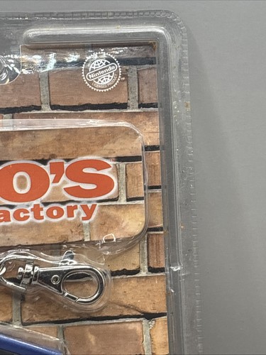 Nintendo Mini Classics Mario’s Cement Factory Keychain - NIP - Picture 4 of 11