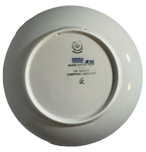 1975 Royal Copenhagen Collectable Porcelain Plate, “The Queens Christmas Res…” - Picture 3 of 5