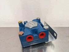 Robertshaw CR-100-A6 Pneumatic Amplifying Relay 1:6 Ratio 1/4" Female NPT